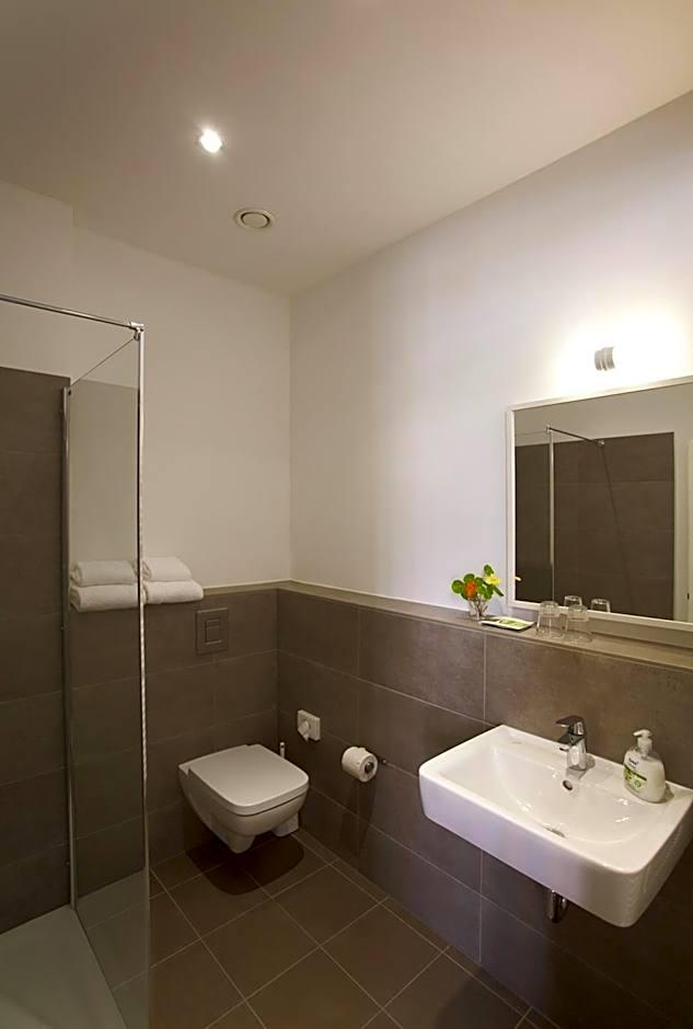 Dreibettzimmer mit eigenem Bad